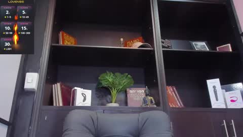 Snapshot of edwardross_ chatting on 03-05-25, 12:05 Edward Ross online show from 03-05-25, 12:05