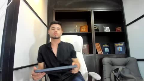 Snapshot of edwardross_ chatting on 03-07-25, 07:38 Edward Ross online show from 03-07-25, 07:38