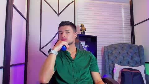 Snapshot of edwardross_ chatting on 09-15-25, 07:03 Edward Ross online show from 09-15-25, 07:03