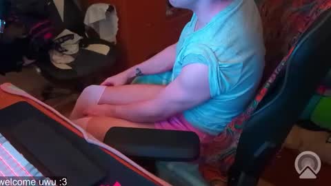 Snapshot of edwarh_01 chatting on 03-08-26, 01:03 Alex online show from 03-08-26, 01:03