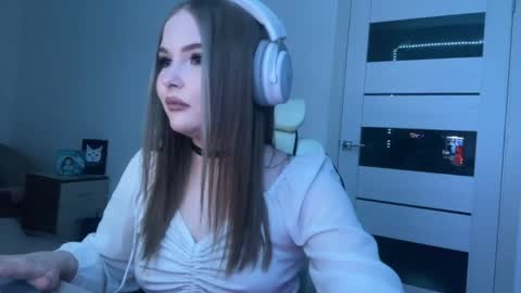 Lili online show from 05-06-26, 11:15