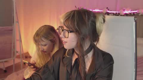 EVA NON NUDE online show from 04-19-26, 06:43
