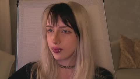 Snapshot of eevamarie chatting on 06-03-26, 06:02 EVA NON NUDE online show from 06-03-26, 06:02