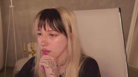 Snapshot of eevamarie chatting on 06-05-26, 04:56 EVA NON NUDE online show from 06-05-26, 04:56