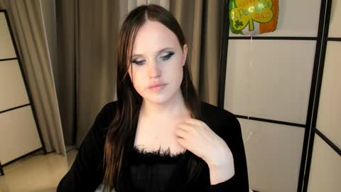 Effie Mur online show from 03-19-26, 09:30