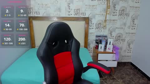 Snapshot of effystonnem chatting on 10-24-25, 08:05 E F F Y online show from 10-24-25, 08:05