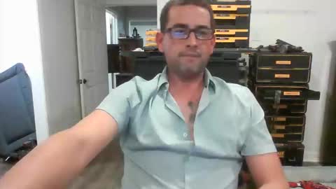 Snapshot of eguevara555500 chatting on 04-15-26, 12:12 SilverBulture online show from 04-15-26, 12:12