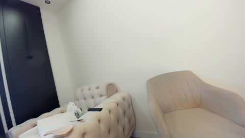 Snapshot of ehotlovea chatting on 01-11-25, 05:10 Erik and Alice online show from 01-11-25, 05:10