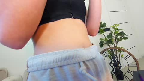 Snapshot of ehotlovea chatting on 01-12-25, 02:14 Erik and Alice online show from 01-12-25, 02:14