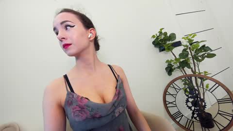 Snapshot of ehotlovea chatting on 01-16-25, 11:06 Erik and Alice online show from 01-16-25, 11:06