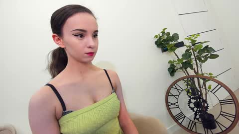 Snapshot of ehotlovea chatting on 01-19-25, 11:10 Erik and Alice online show from 01-19-25, 11:10