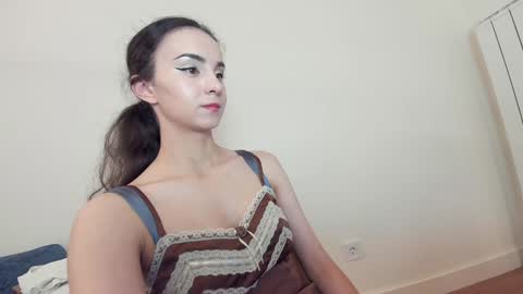 Snapshot of ehotlovea chatting on 09-12-25, 08:09 Erik and Alice online show from 09-12-25, 08:09