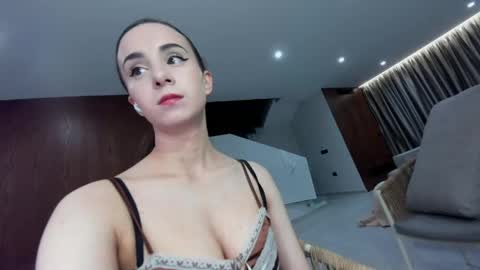 Snapshot of ehotlovea chatting on 05-01-26, 11:09 Erik and Alice online show from 05-01-26, 11:09