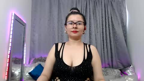 Snapshot of eileenqueen23 chatting on 06-19-26, 06:45 Eileen online show from 06-19-26, 06:45