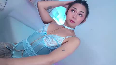 Snapshot of eilleh_loure chatting on 10-27-25, 12:42 Eilleh online show from 10-27-25, 12:42