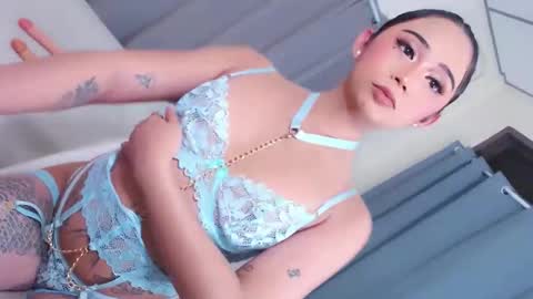 Snapshot of eilleh_loure chatting on 12-21-25, 10:33 Eilleh online show from 12-21-25, 10:33