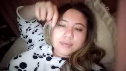 EIMY   MODEL INDEPENDENT online show from 11-29-25, 11:35