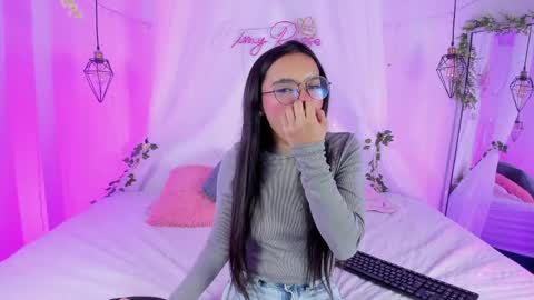 eimy_rosse18 online show from 04-27-26, 01:09
