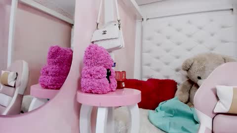 Snapshot of eimy_skinny chatting on 02-20-26, 12:49 eimy online show from 02-20-26, 12:49