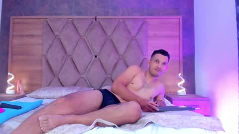 YG COUPLE online show from 11-15-25, 08:38