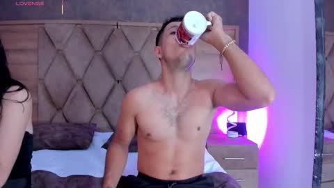 YG COUPLE online show from 02-25-26, 08:40