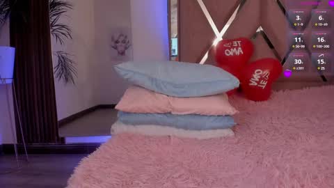 Snapshot of eimyaniston_cute chatting on 02-14-25, 02:44 eimyaniston cute online show from 02-14-25, 02:44