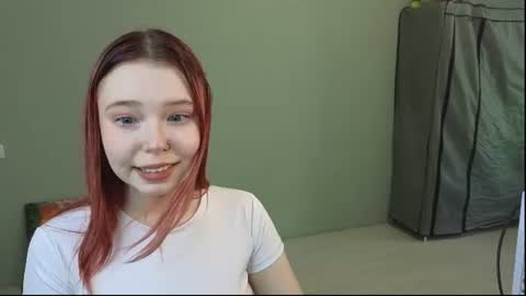 Snapshot of eipril_blushhh chatting on 06-13-26, 11:19 Eipril online show from 06-13-26, 11:19