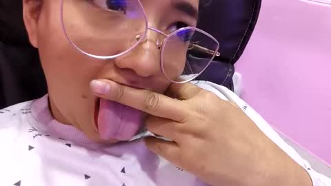 Snapshot of eireneninon chatting on 11-29-25, 09:23 Eirene online show from 11-29-25, 09:23