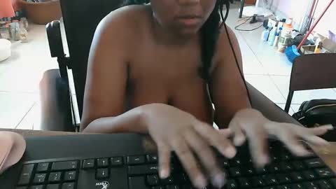 Eirondra Valeen online show from 10-20-25, 01:55