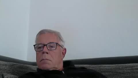 Snapshot of eisbaer1957 chatting on 10-17-25, 12:41 eisbaer1957 online show from 10-17-25, 12:41