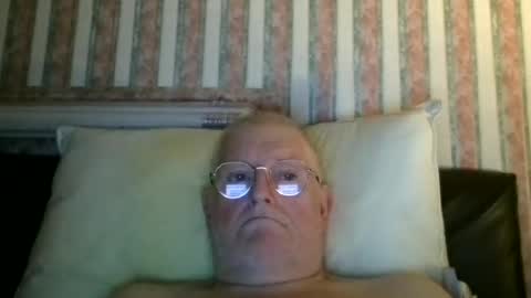 Snapshot of eketman1964 chatting on 10-11-25, 10:52 eketman1964 online show from 10-11-25, 10:52