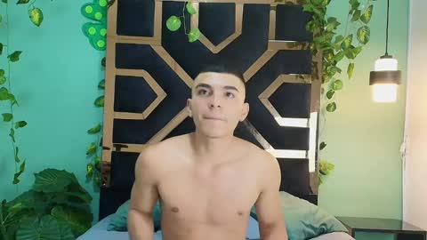 Snapshot of el_jefe32 chatting on 05-29-26, 06:17 jonathan online show from 05-29-26, 06:17