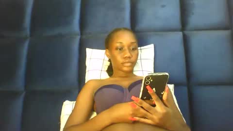 Snapshot of el_petite chatting on 02-18-26, 09:11 petite online show from 02-18-26, 09:11