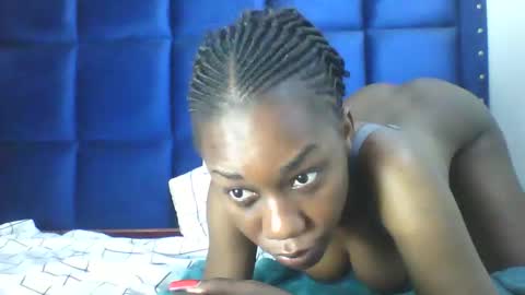 Snapshot of el_petite chatting on 02-20-26, 10:32 petite online show from 02-20-26, 10:32