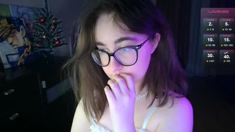 Snapshot of el_sweety chatting on 12-24-24, 03:26 If you like it when I meow give me a thumbs up online show from 12-24-24, 03:26