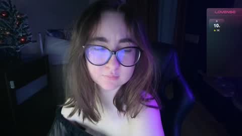 Snapshot of el_sweety chatting on 12-26-24, 03:10 If you like it when I meow give me a thumbs up online show from 12-26-24, 03:10