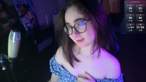 Snapshot of el_sweety chatting on 01-10-25, 09:55 If you like it when I meow give me a thumbs up online show from 01-10-25, 09:55