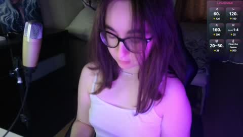 Snapshot of el_sweety chatting on 01-26-25, 12:01 If you like it when I meow give me a thumbs up online show from 01-26-25, 12:01