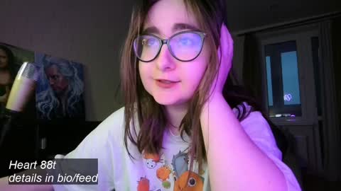 Snapshot of el_sweety chatting on 02-08-25, 03:53 If you like it when I meow give me a thumbs up online show from 02-08-25, 03:53