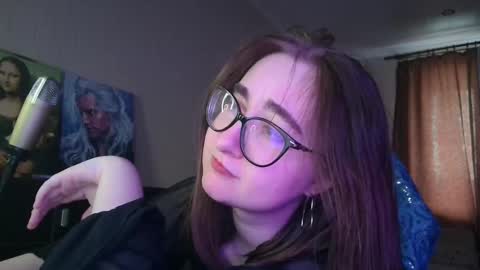 Snapshot of el_sweety chatting on 02-14-25, 01:18 If you like it when I meow give me a thumbs up online show from 02-14-25, 01:18
