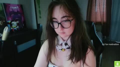 Snapshot of el_sweety chatting on 09-22-25, 09:00 If you like it when I meow give me a thumbs up online show from 09-22-25, 09:00