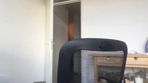 Snapshot of el_thunder chatting on 12-22-25, 12:57 MrE online show from 12-22-25, 12:57