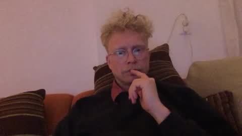 Snapshot of el_thunder chatting on 02-21-26, 07:37 MrE online show from 02-21-26, 07:37