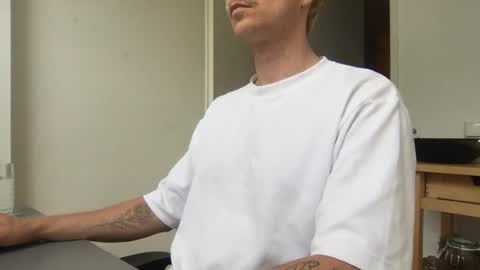 Snapshot of el_thunder chatting on 06-17-26, 11:12 MrE online show from 06-17-26, 11:12