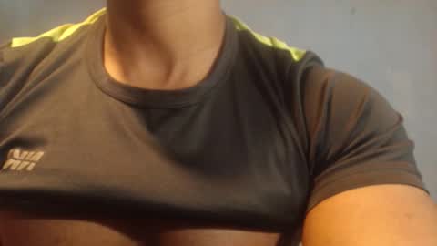 Snapshot of el_vecino_m chatting on 01-17-26, 03:22 el_vecino_m online show from 01-17-26, 03:22