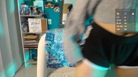 Ela  Help me reach 100 thumbs up online show from 11-10-25, 01:04