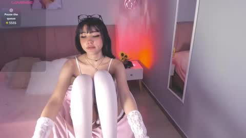 Snapshot of ela_petit chatting on 10-17-25, 08:44 Ela online show from 10-17-25, 08:44