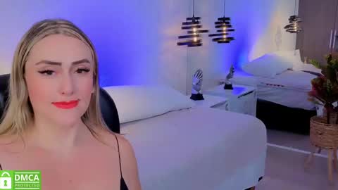 Snapshot of ela_ps chatting on 09-23-25, 11:57 LOREIN online show from 09-23-25, 11:57