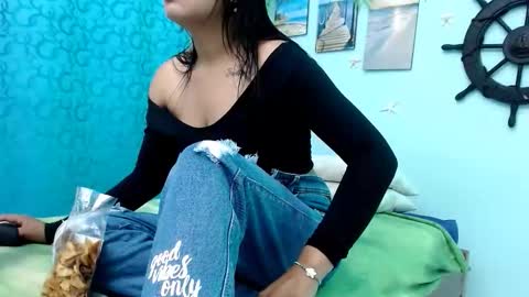 Snapshot of eladyrous98 chatting on 10-10-25, 01:21 ladi online show from 10-10-25, 01:21