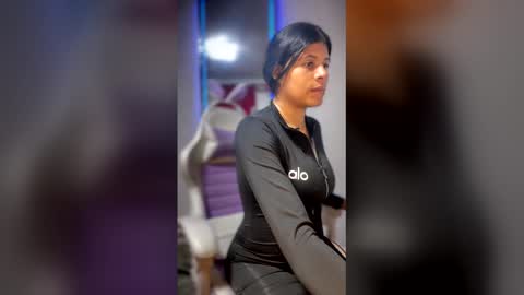 Snapshot of elahia__marquez chatting on 12-18-25, 12:49 Elahia online show from 12-18-25, 12:49